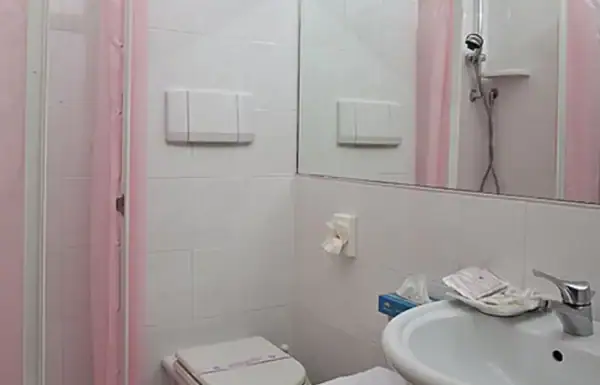 Chambre double avec balcon et vue mer