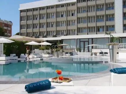 Oxygen Cycling Hotel