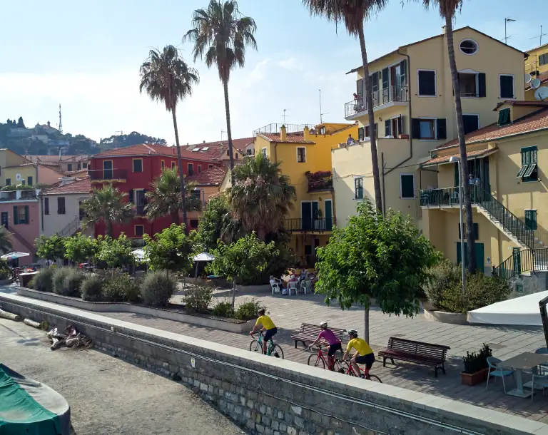 <span>LOISIRS</span> vacances à vélo et e-bike